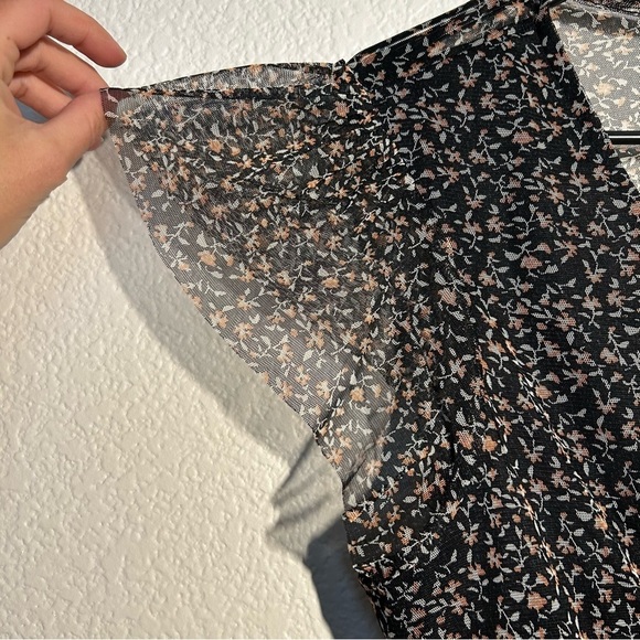 NWT American Eagle Outfitters Black V-Neck Floral Sheer Crop Babydoll Top - Picture 4 of 10
